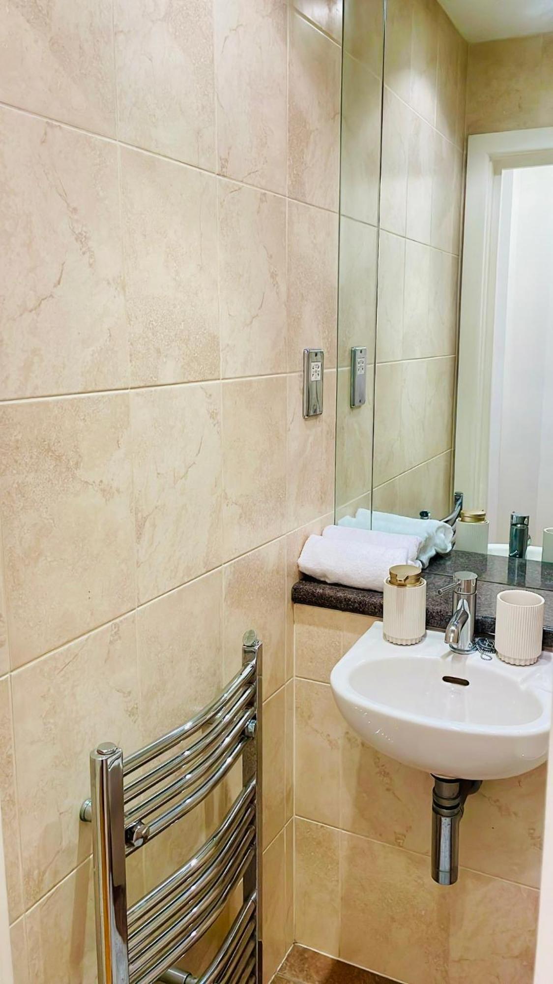 Apartment Modern Flat In Canary Wharf London