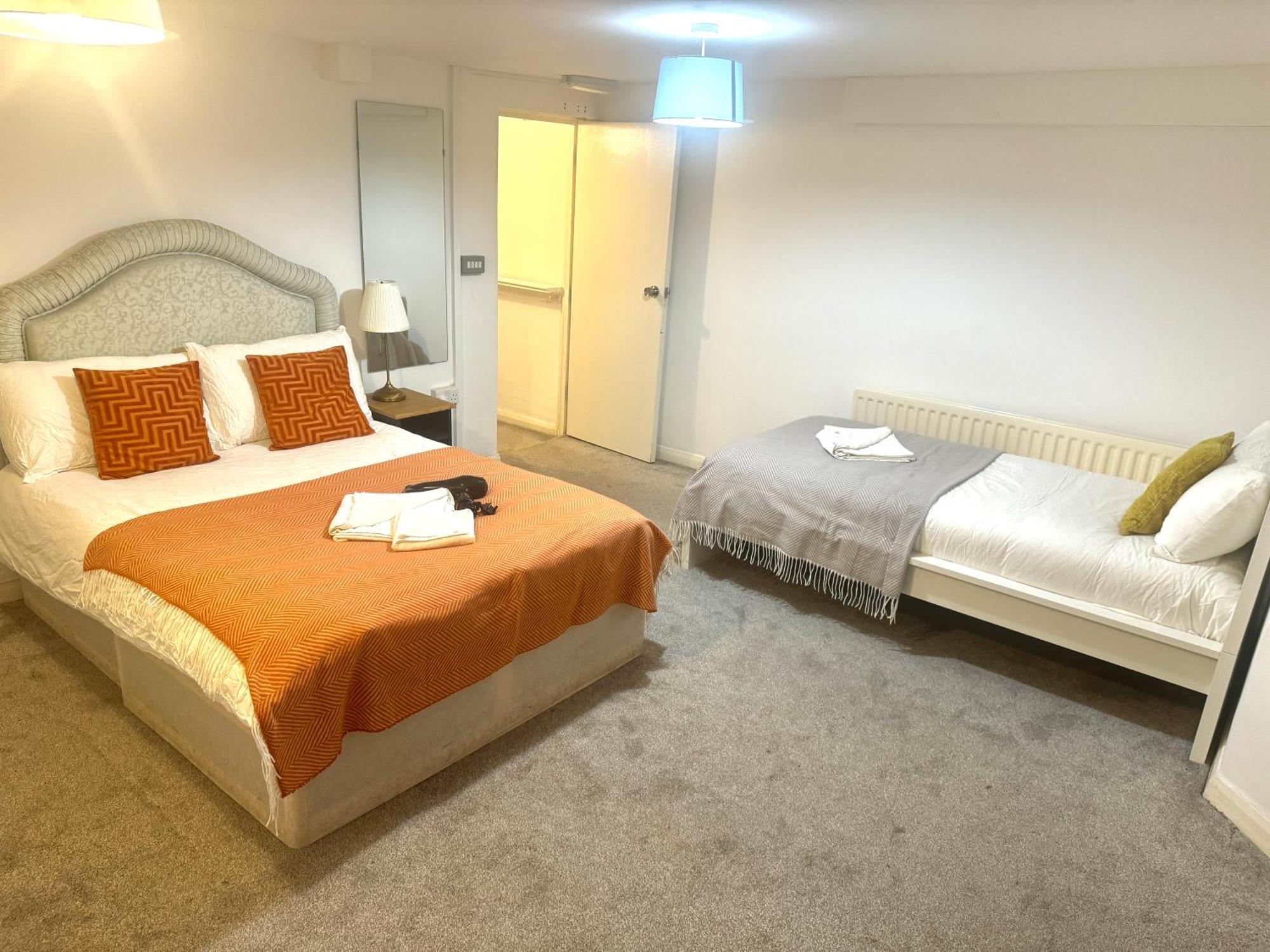 Private Bedrooms In Finsbury Park Station Homestay