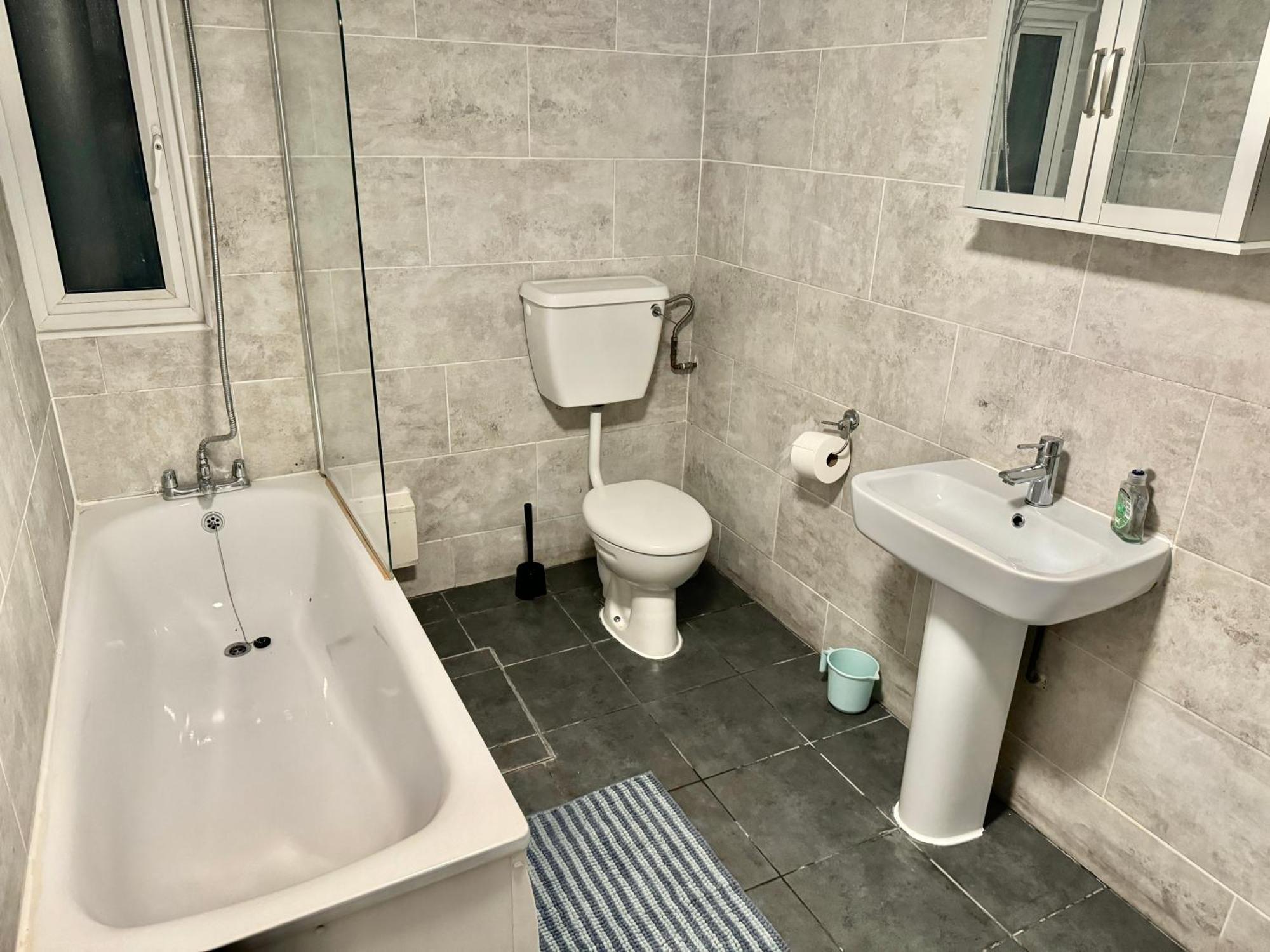 Private Bedrooms In Finsbury Park Station London