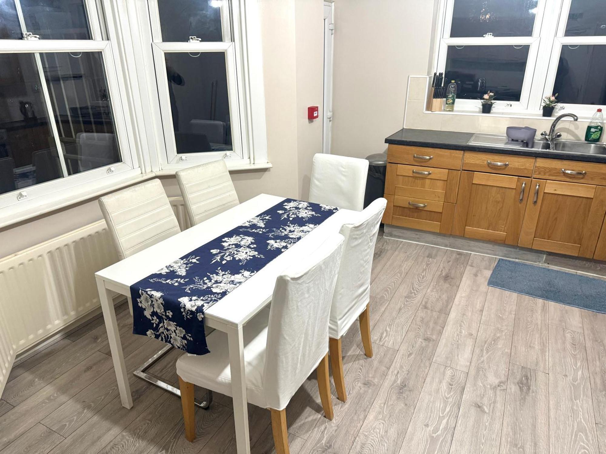 Homestay Private Bedrooms In Finsbury Park Station *