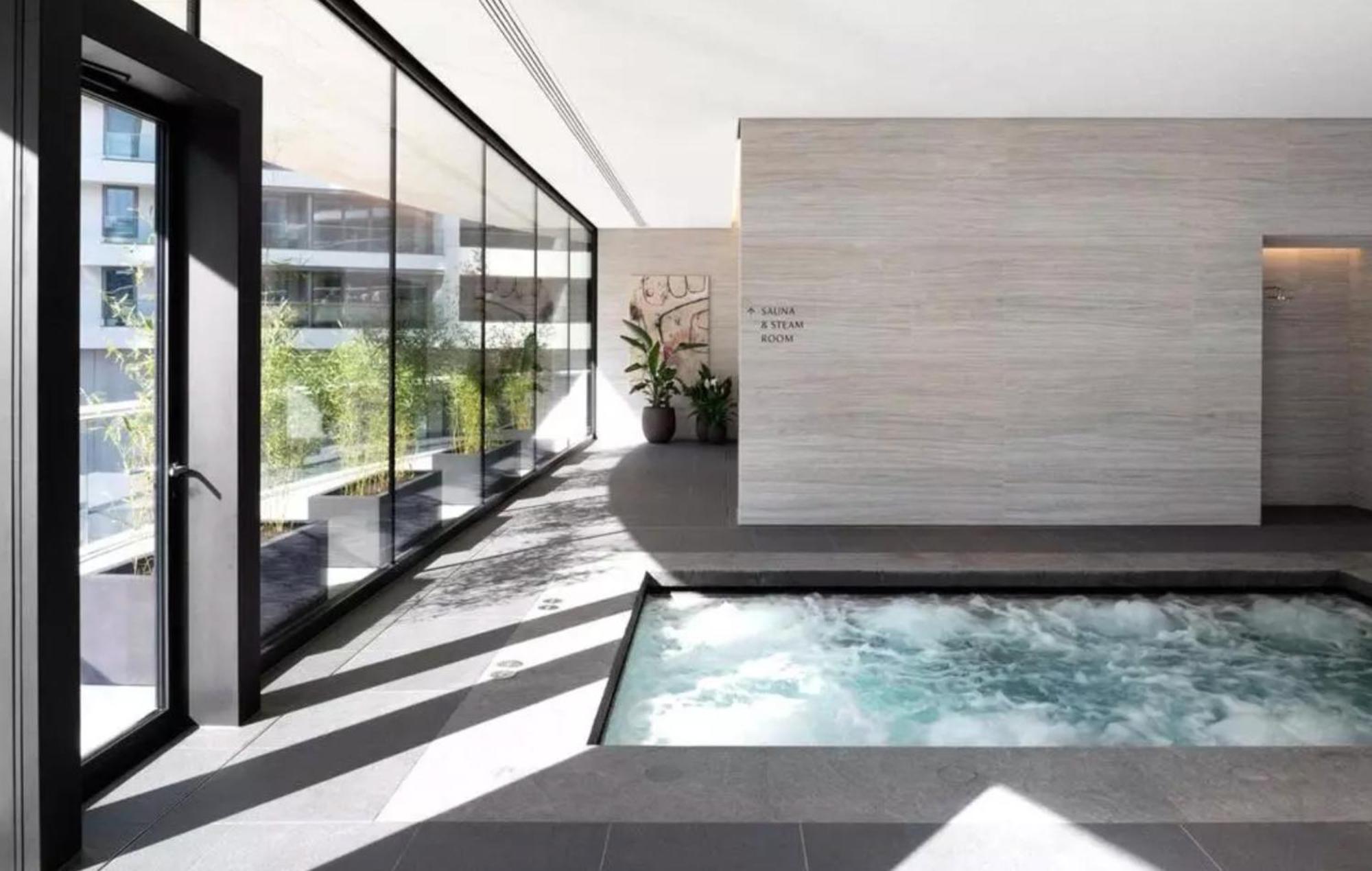 Hotel Two Bedrooms Penthouse One Park Drive, Canary Wharf London