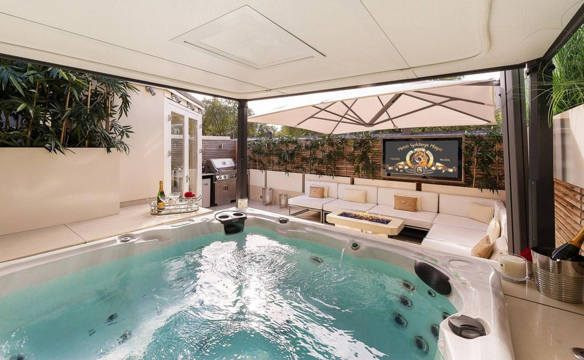 Luxurious Central Azbe Apartment
