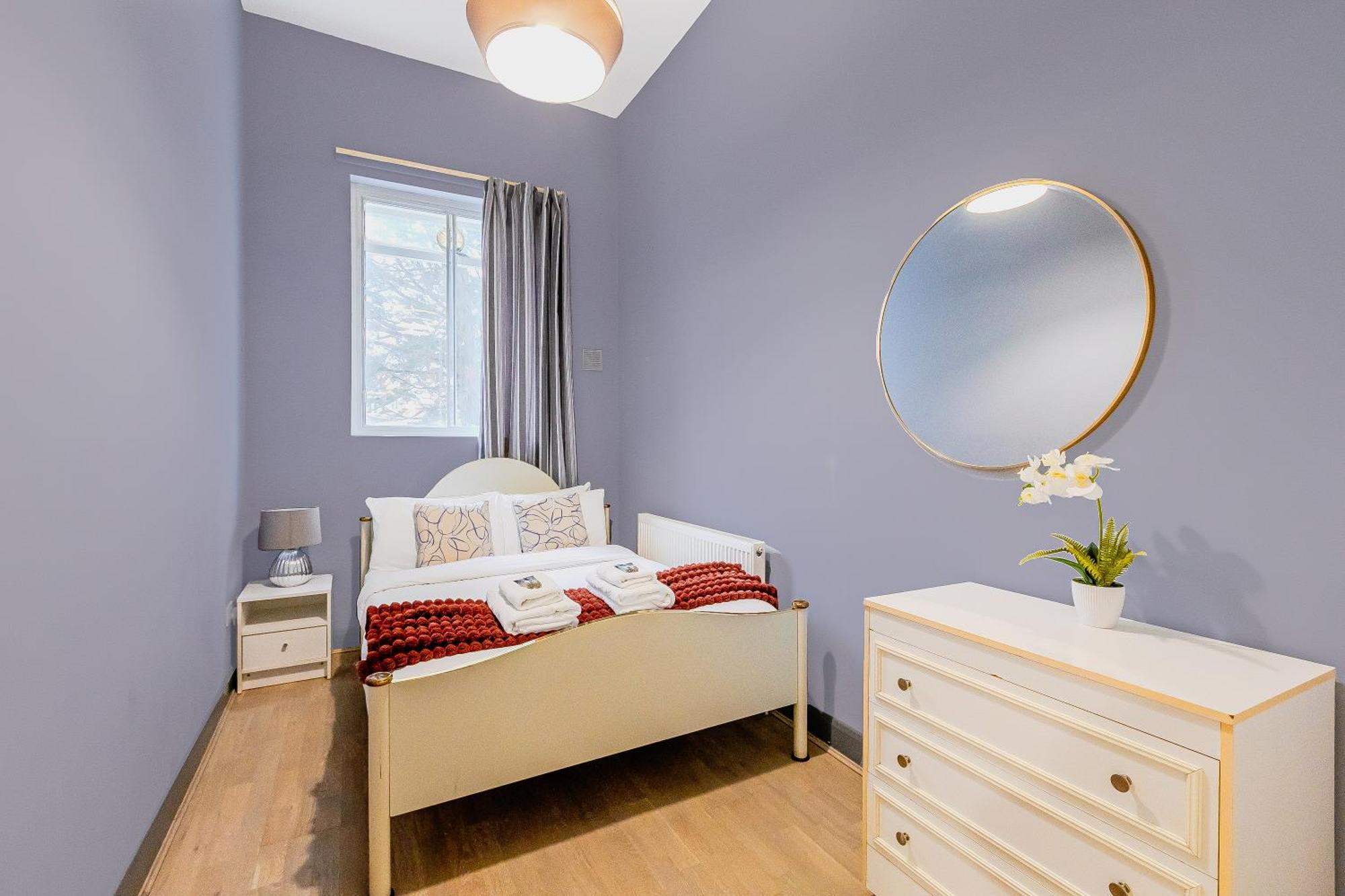 Couple's Getaway 1bdr Near Holland Park Apartment *