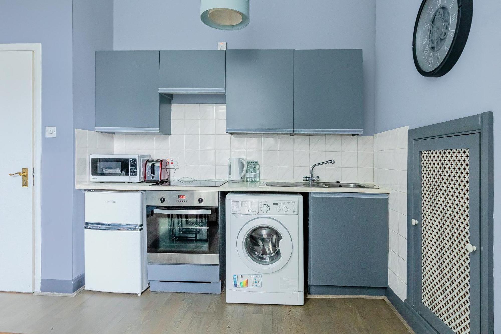 Couple's Getaway 1bdr Near Holland Park Apartment *