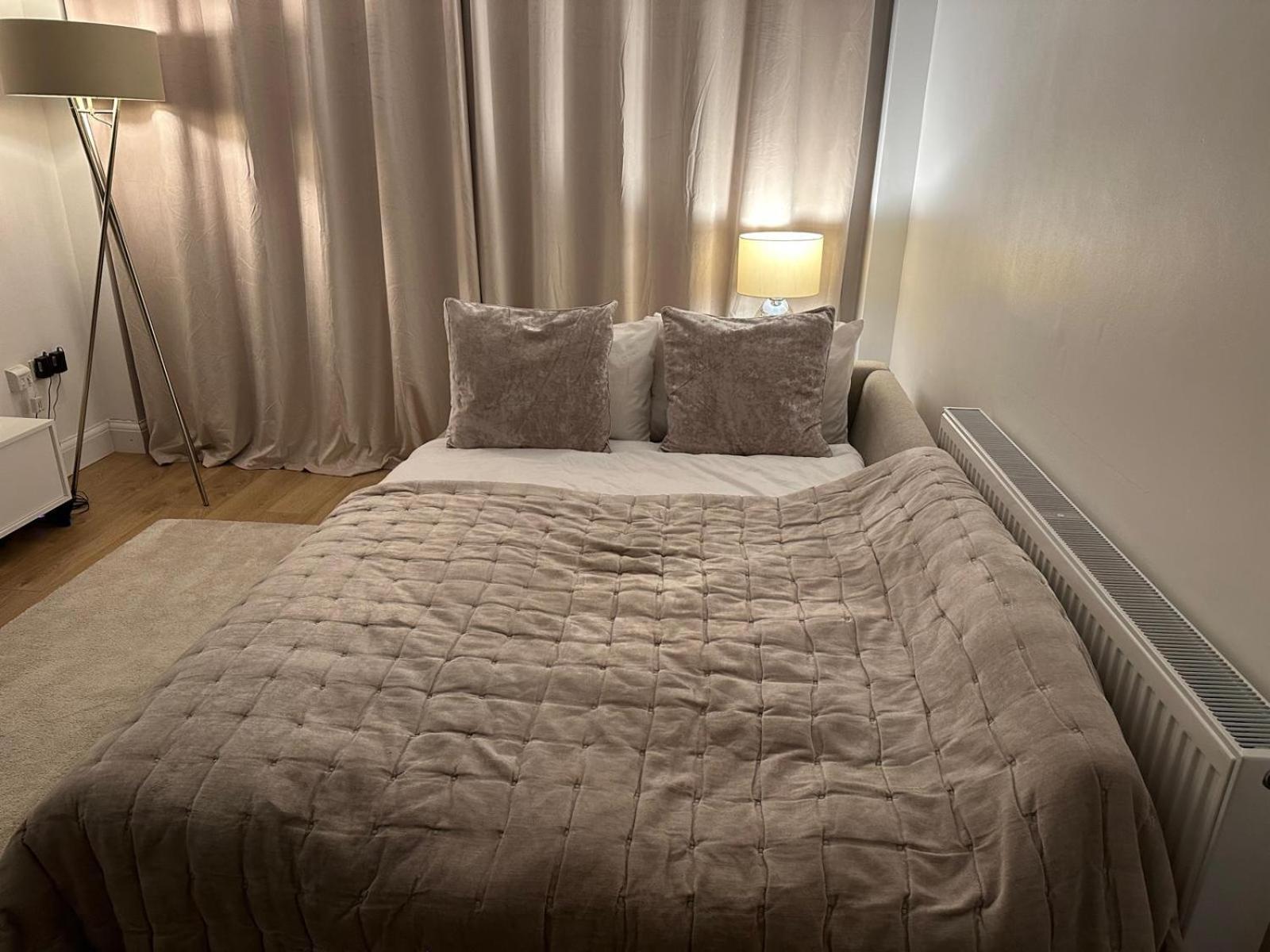 Westferry Deluxe Penthouse Apartment London