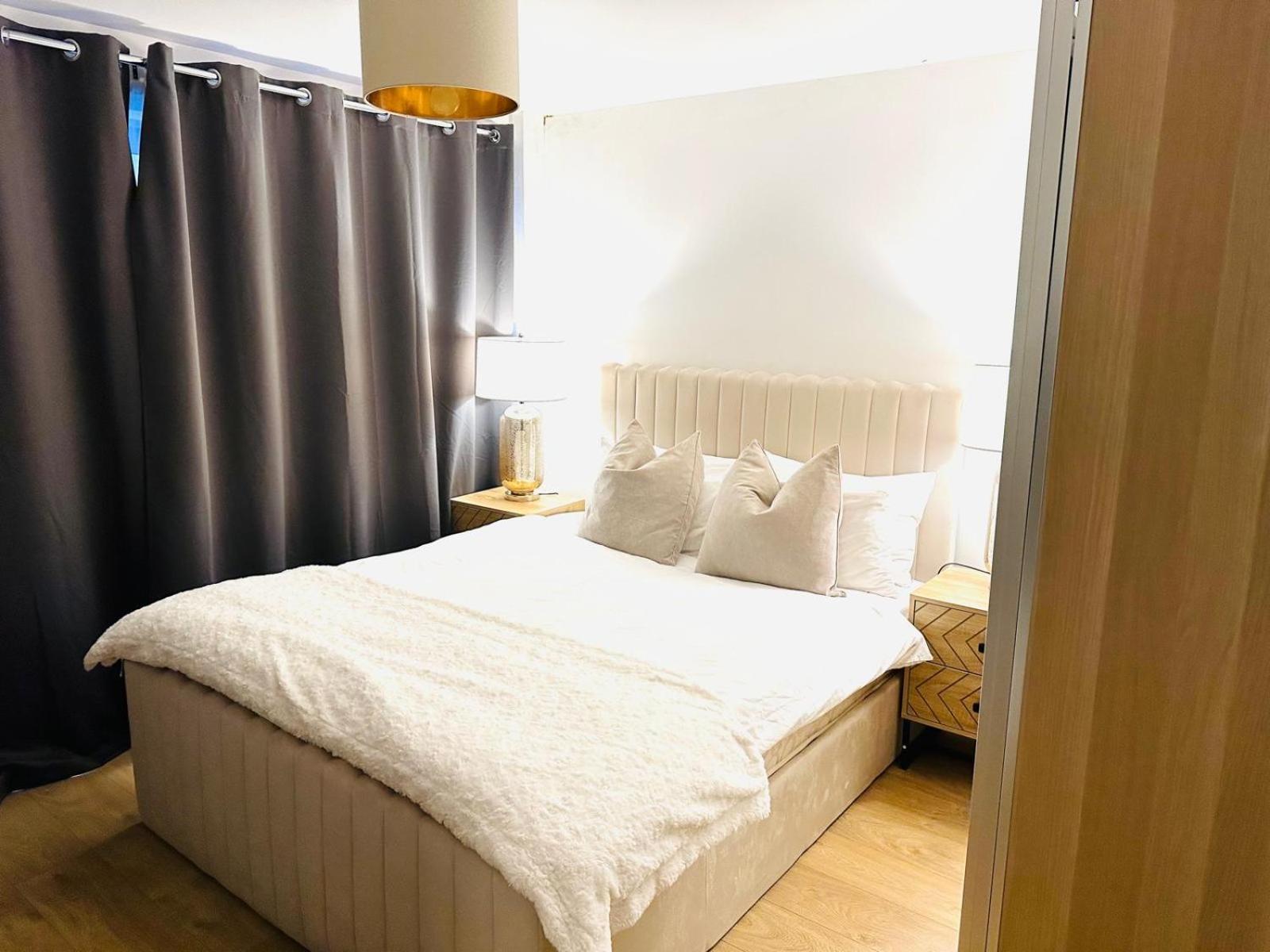 Westferry Deluxe Penthouse Apartment *