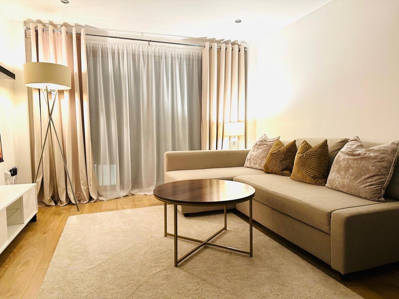 Apartment Westferry Deluxe Penthouse London