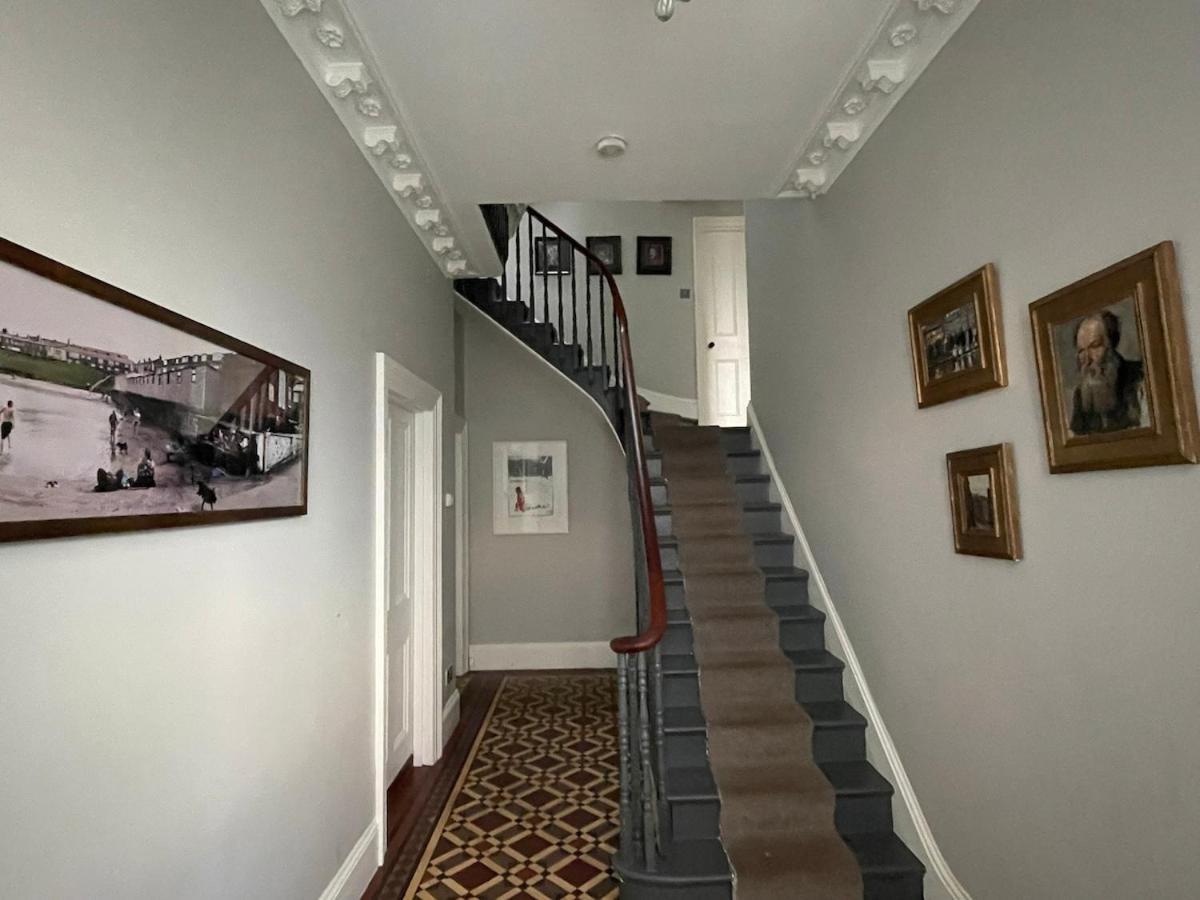 Large Five Bed Victorian Family House With Large Garden Villa London