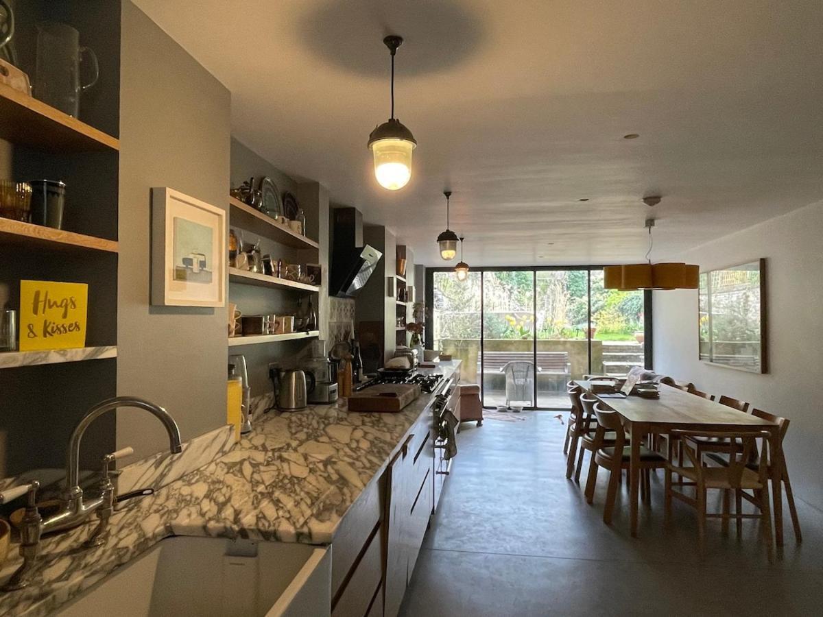 Large Five Bed Victorian Family House With Large Garden Villa London