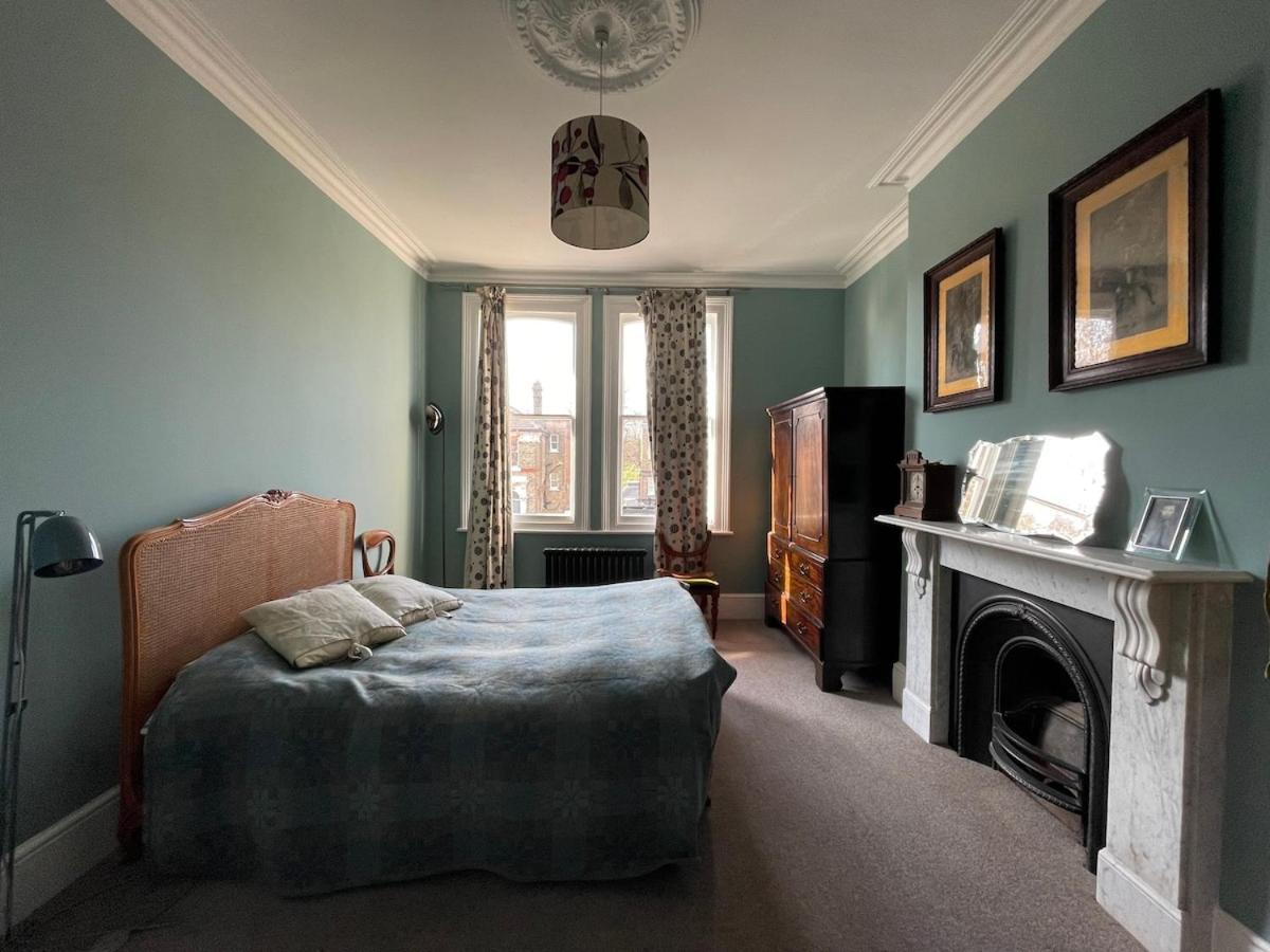 Large Five Bed Victorian Family House With Large Garden