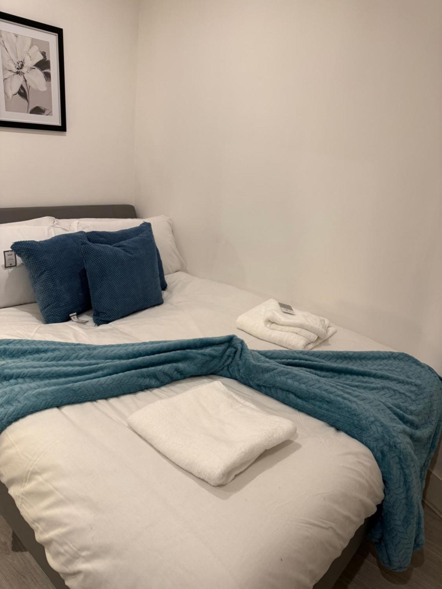 Urban Hideaway, Private Garden, 2 Mins To Station * London