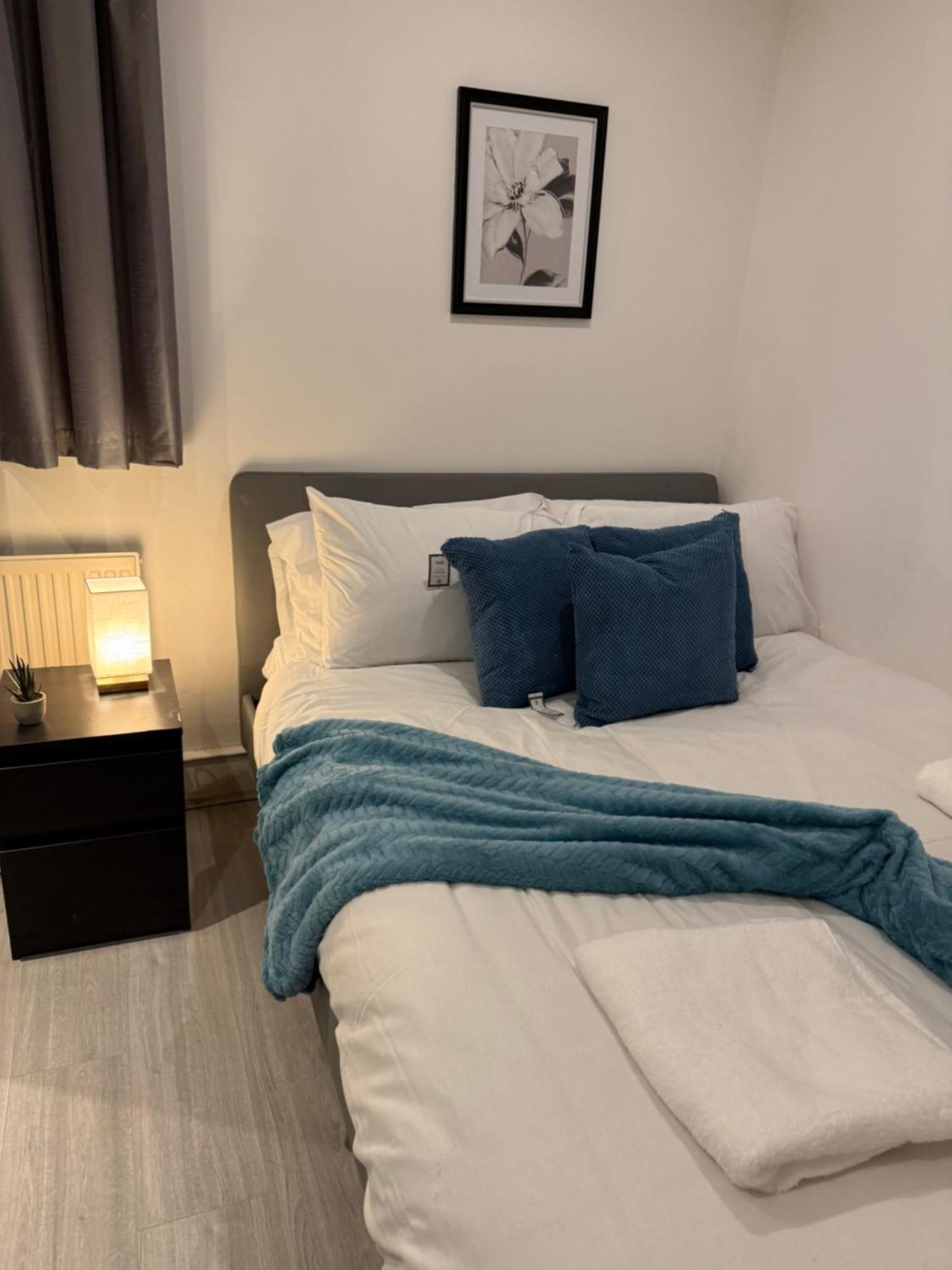 Urban Hideaway, Private Garden, 2 Mins To Station Apartment *