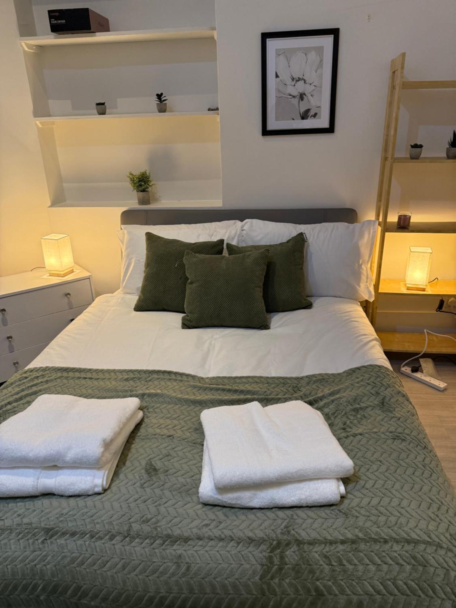 Urban Hideaway, Private Garden, 2 Mins To Station * London