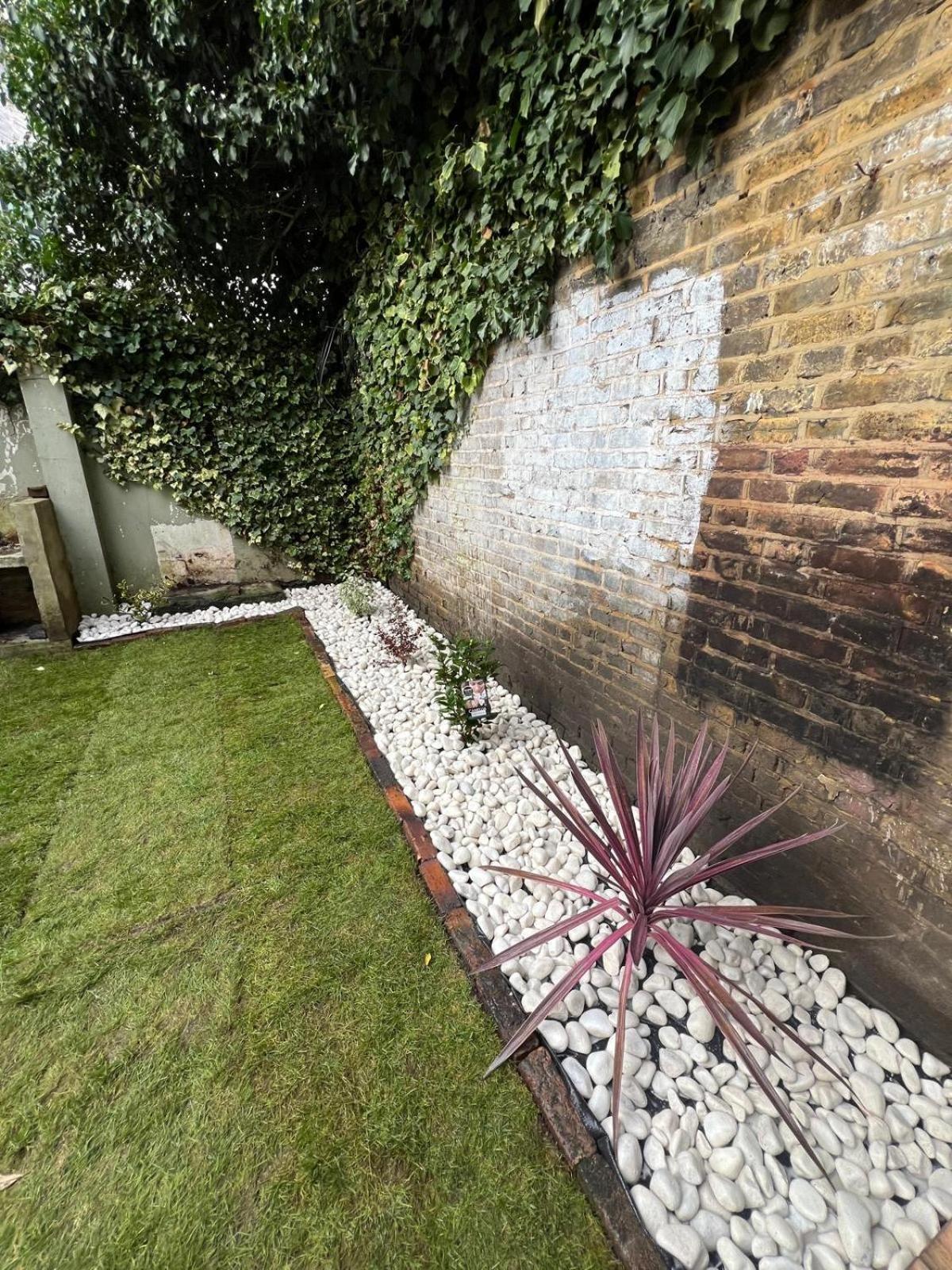 Urban Hideaway, Private Garden, 2 Mins To Station Apartment London