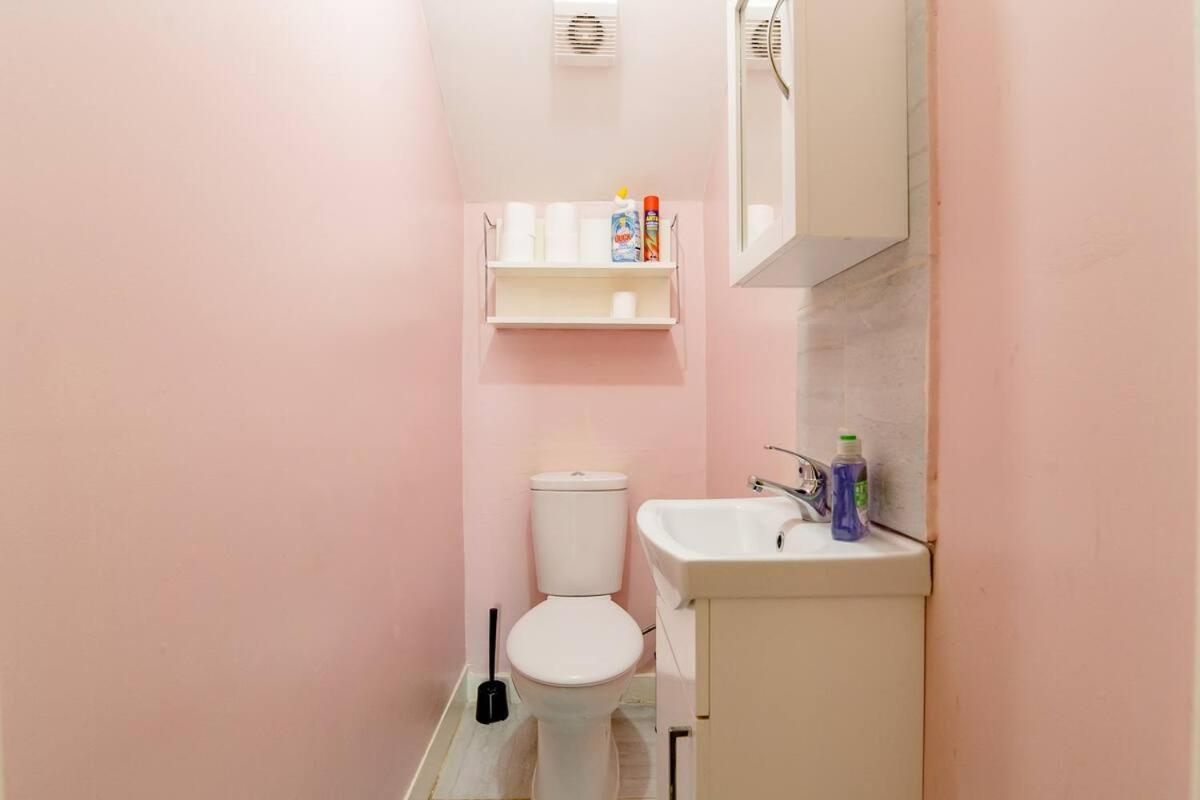 Guest house Comfortable In Seven Sisters,