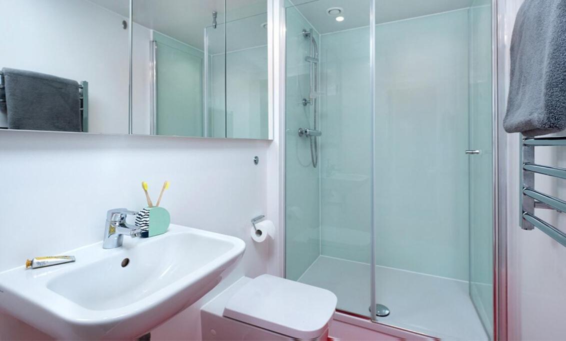 Student Only Place At Wembley London