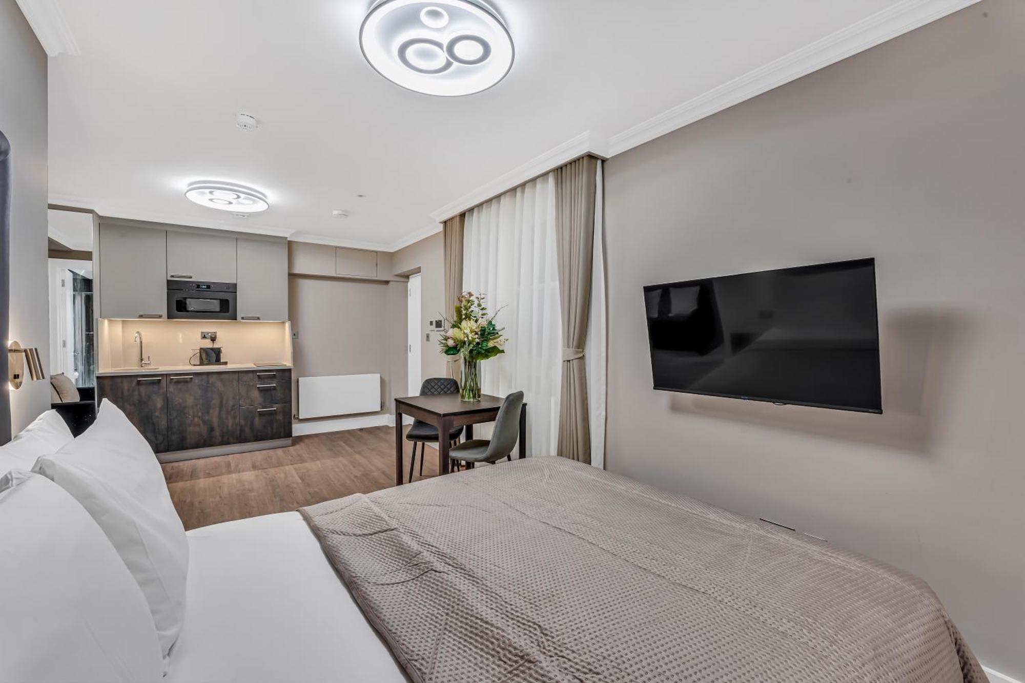 Cleveland Residences Bloomsbury Apartment *