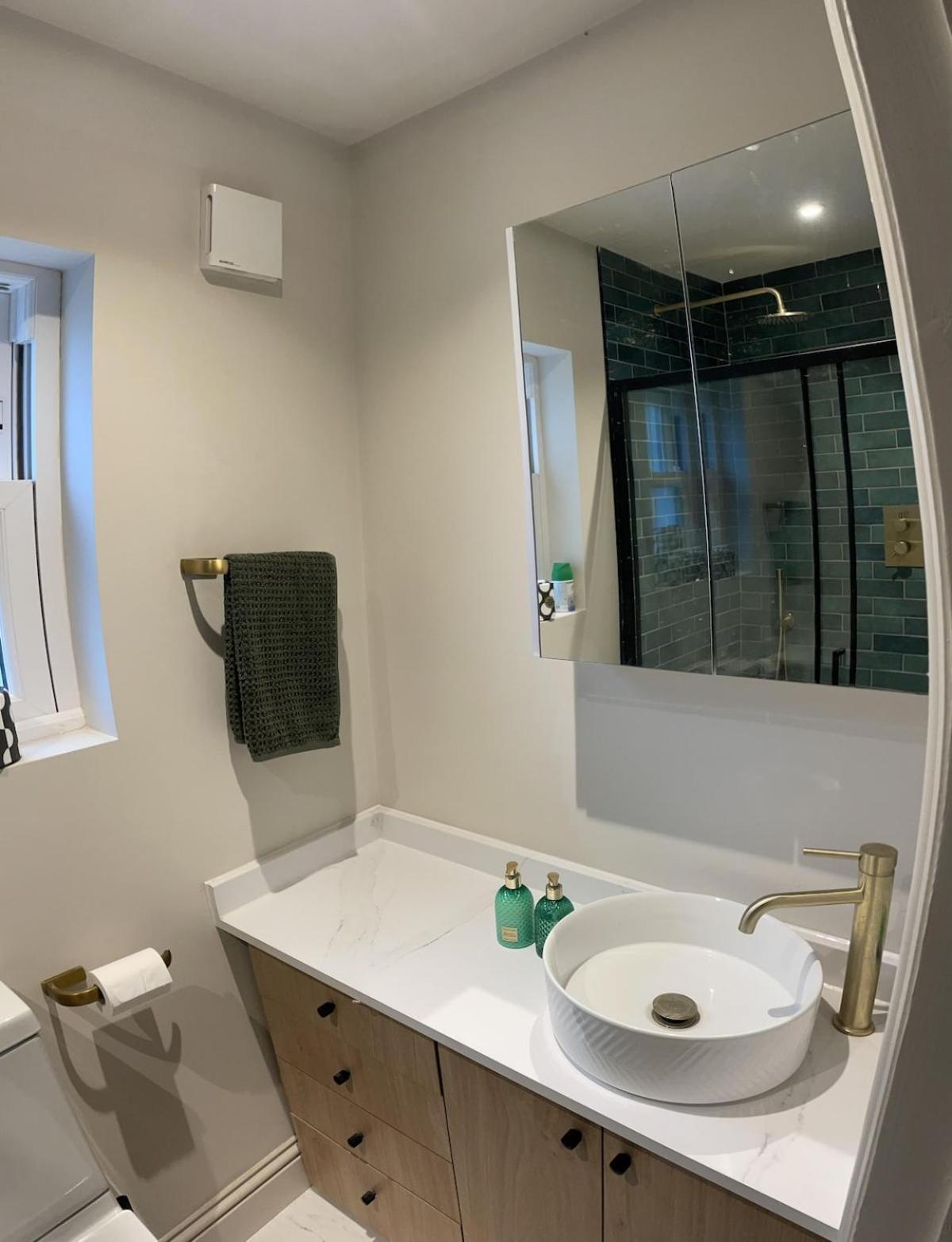Newly Refurbed House, Barons Court Casa de férias *