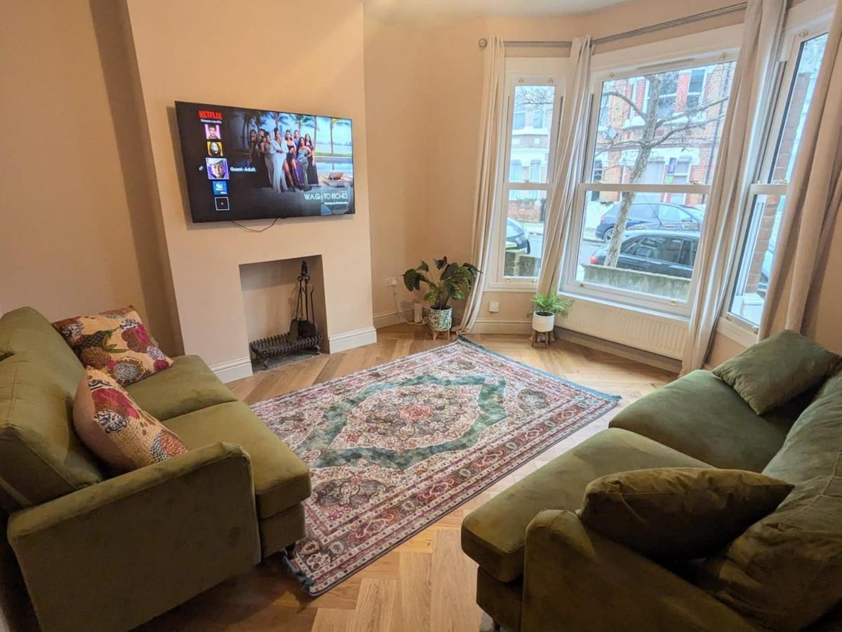 Casa de férias Newly Refurbed House, Barons Court *