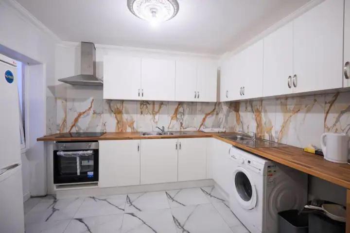 Guest house Spacious 4 Beds - Private Bathrooms In Canary Wharf London