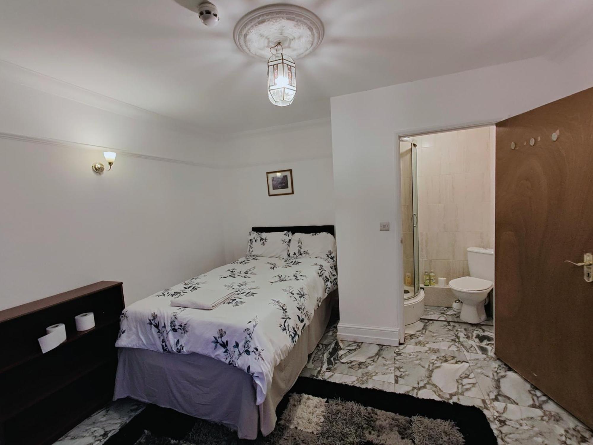 Spacious 4 Beds - Private Bathrooms In Canary Wharf Guest house