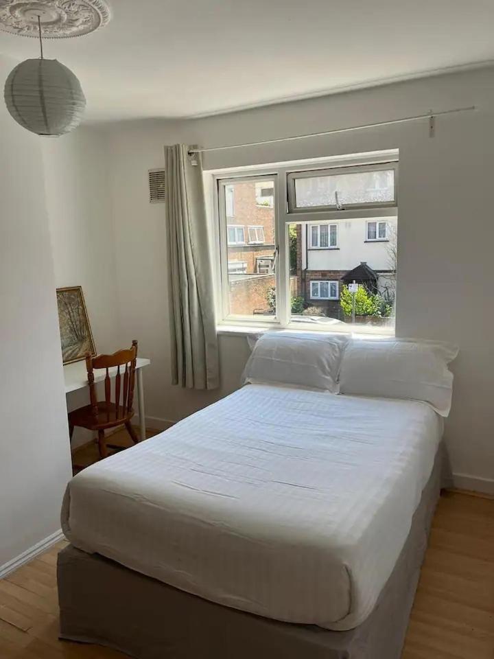 Guest house Spacious 4 Beds - Private Bathrooms In Canary Wharf London