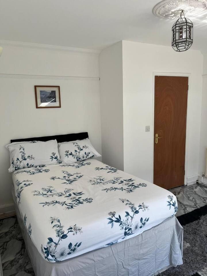 Spacious 4 Beds - Private Bathrooms In Canary Wharf * London
