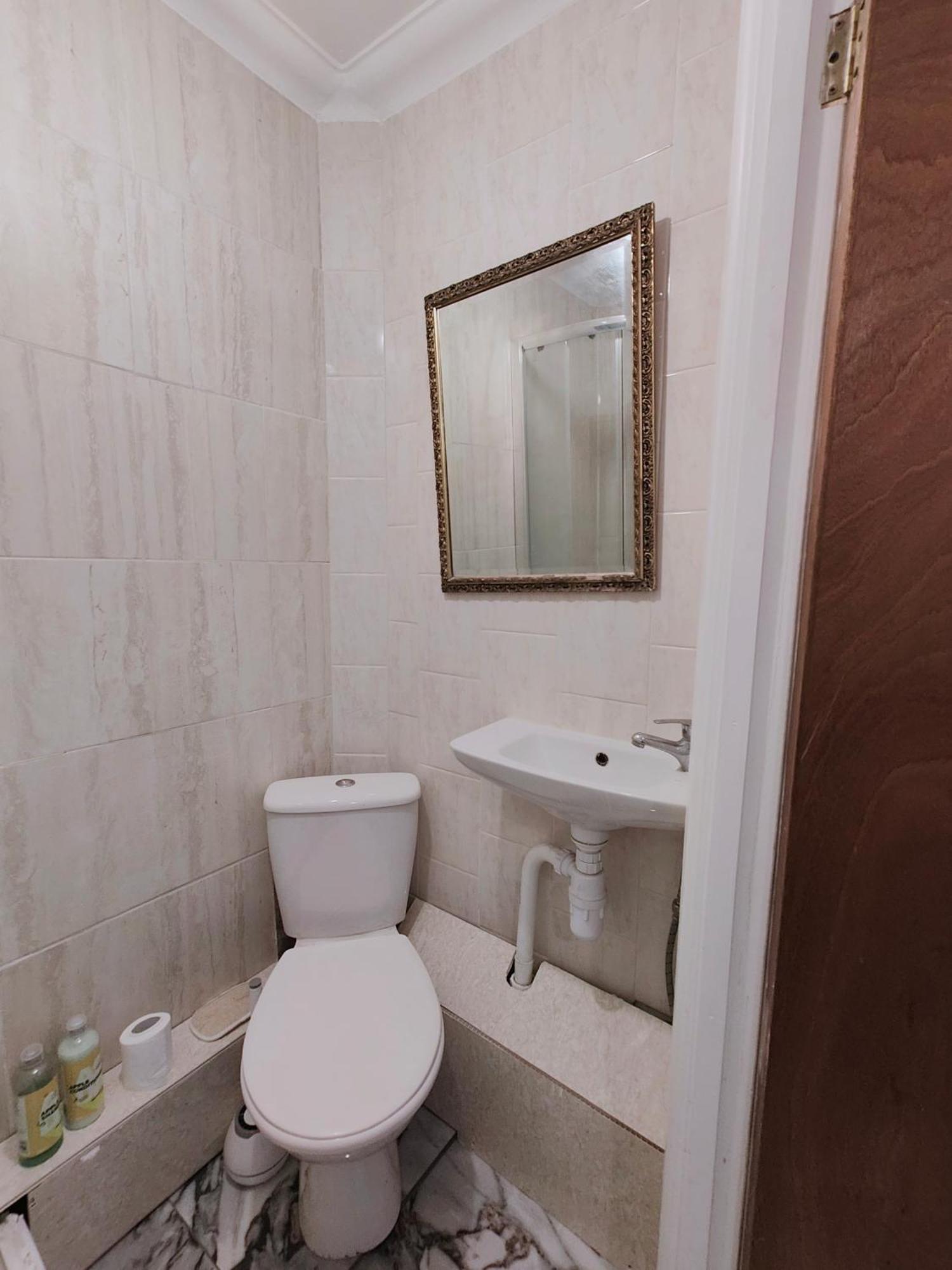Spacious 4 Beds - Private Bathrooms In Canary Wharf Guest house