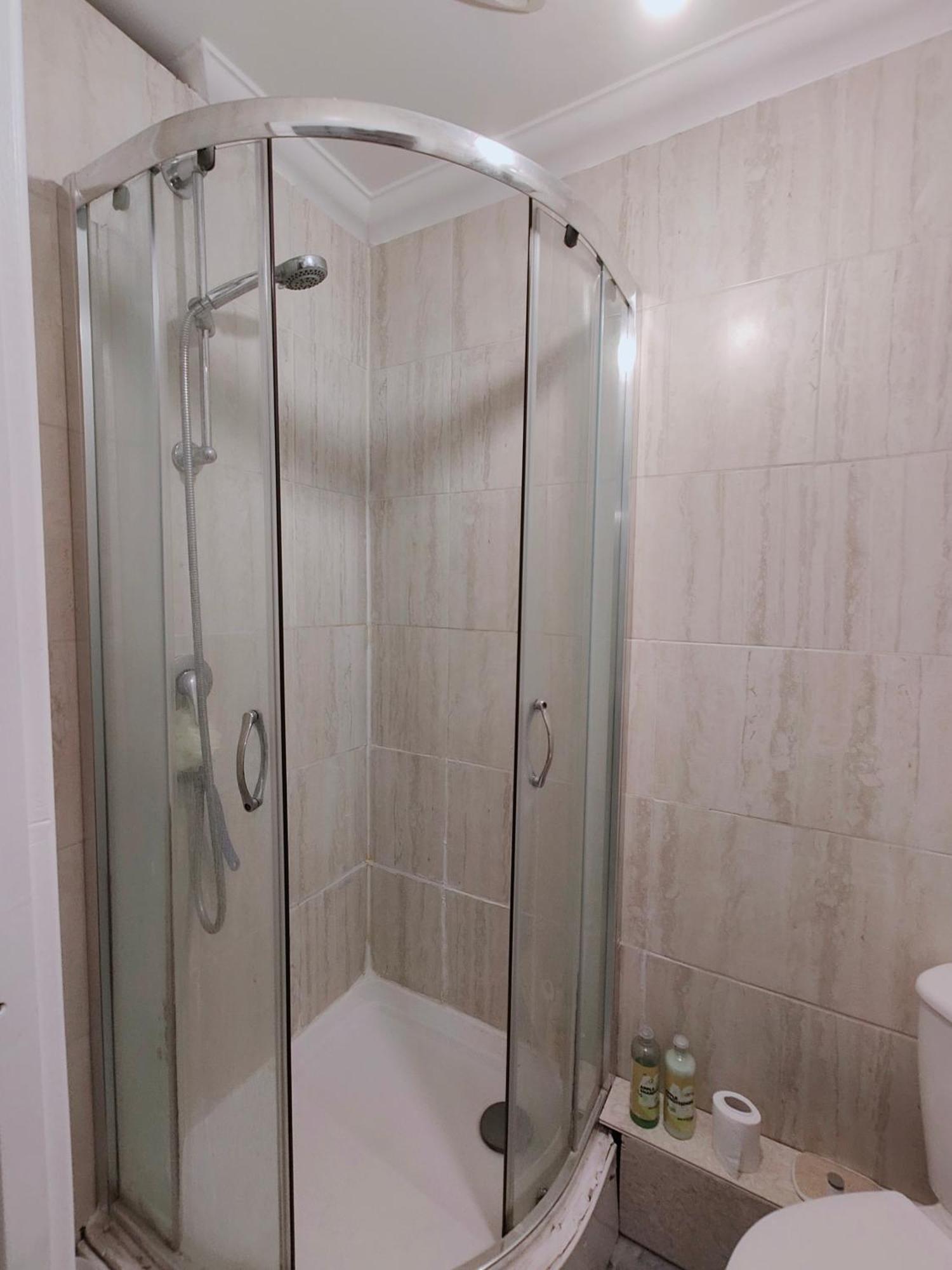 Spacious 4 Beds - Private Bathrooms In Canary Wharf London