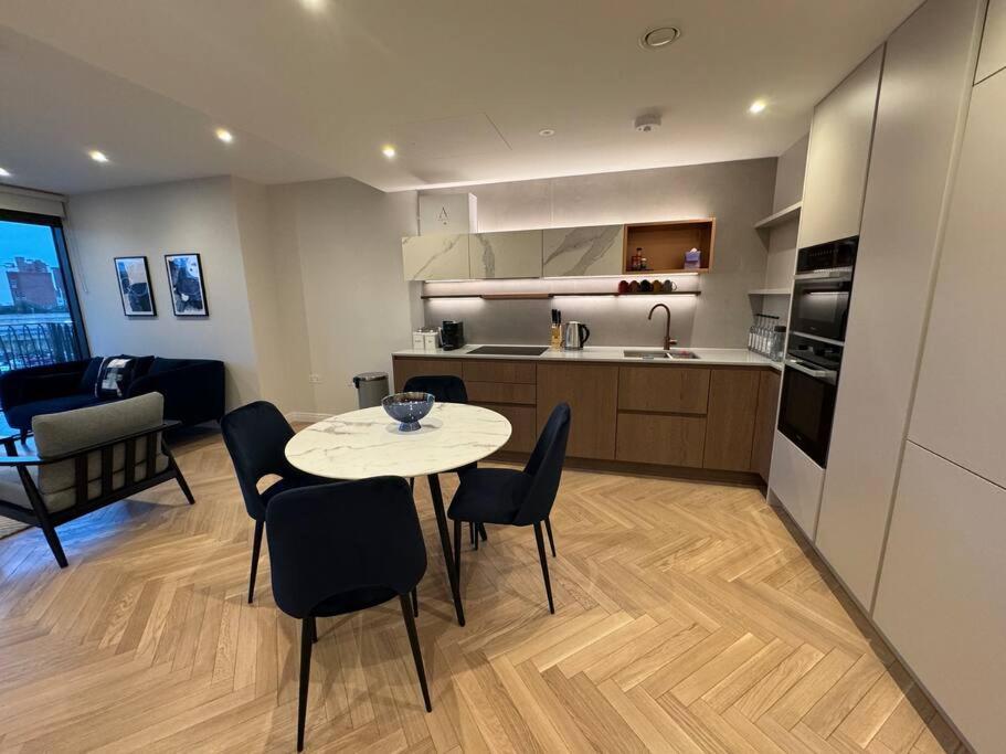 Luxury 2 Bed And 2 Bath Flat With Air Condition London