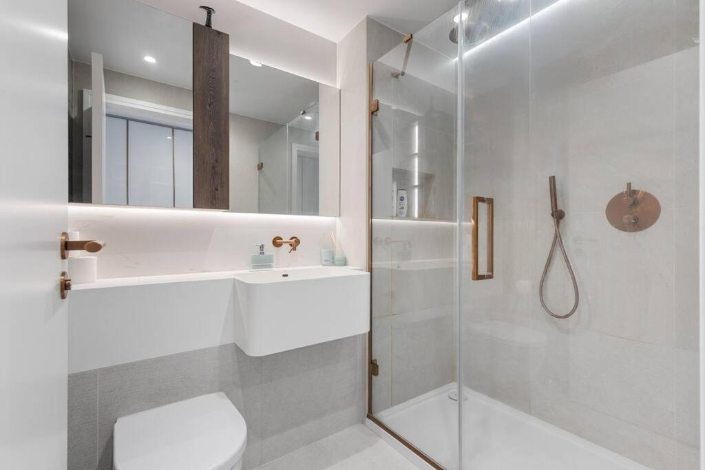 Luxury 2 Bed And 2 Bath Flat With Air Condition Apartment London