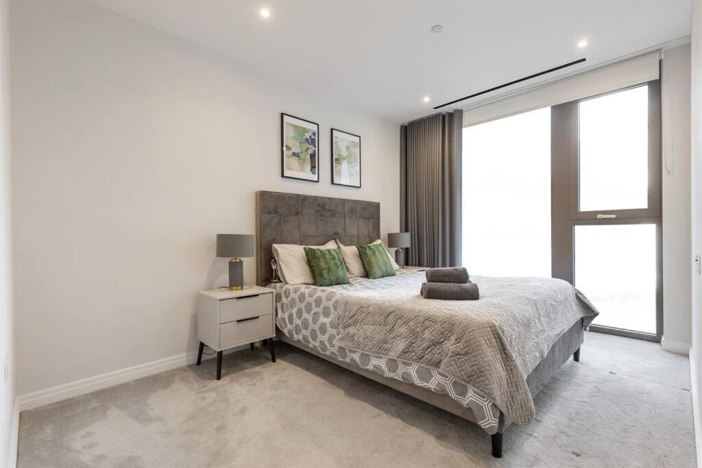 Luxury 2 Bed And 2 Bath Flat With Air Condition * London