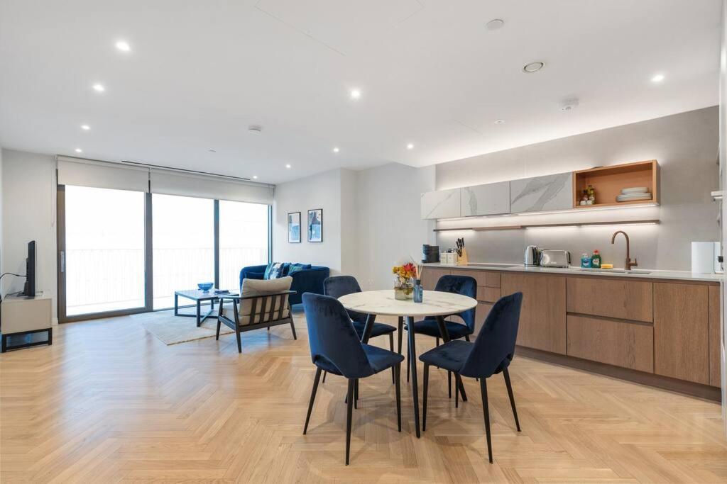 Luxury 2 Bed And 2 Bath Flat With Air Condition Apartment *