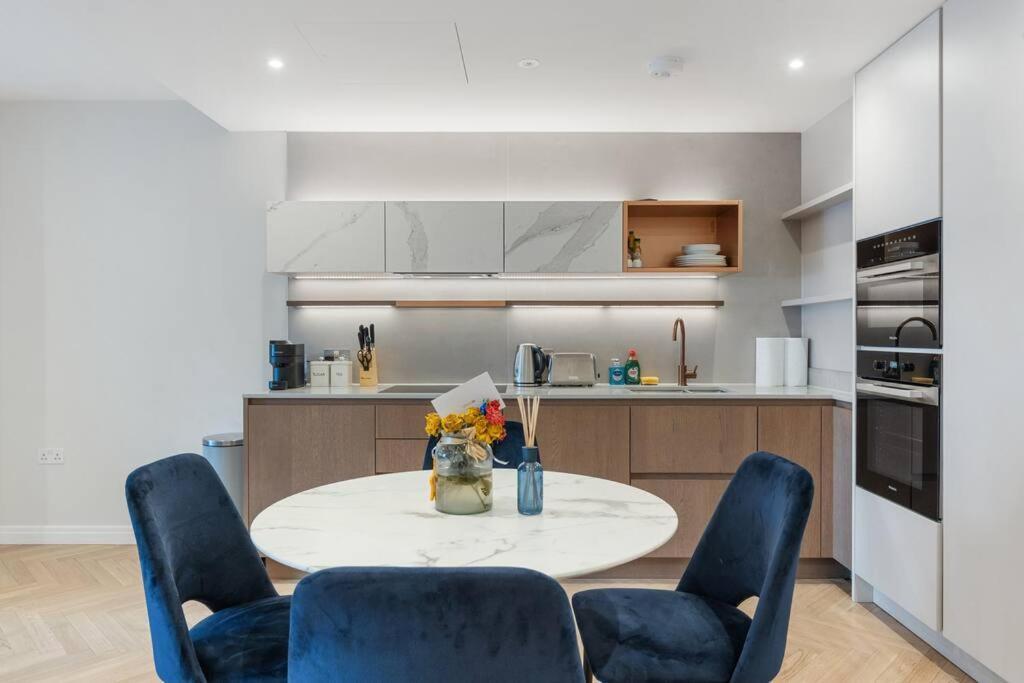 Apartment Luxury 2 Bed And 2 Bath Flat With Air Condition London