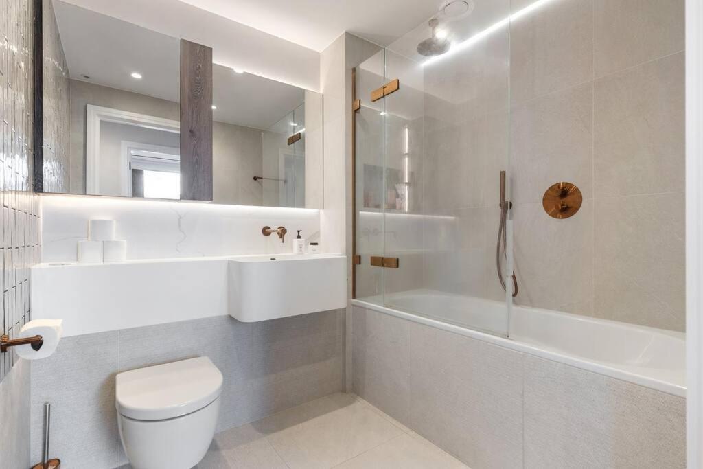 Luxury 2 Bed And 2 Bath Flat With Air Condition * London