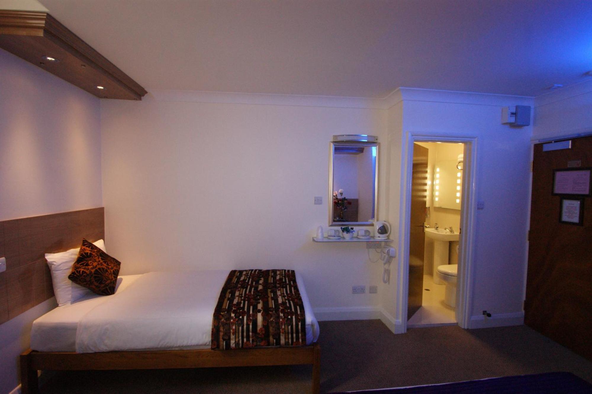 Abbey Court - Hyde Park