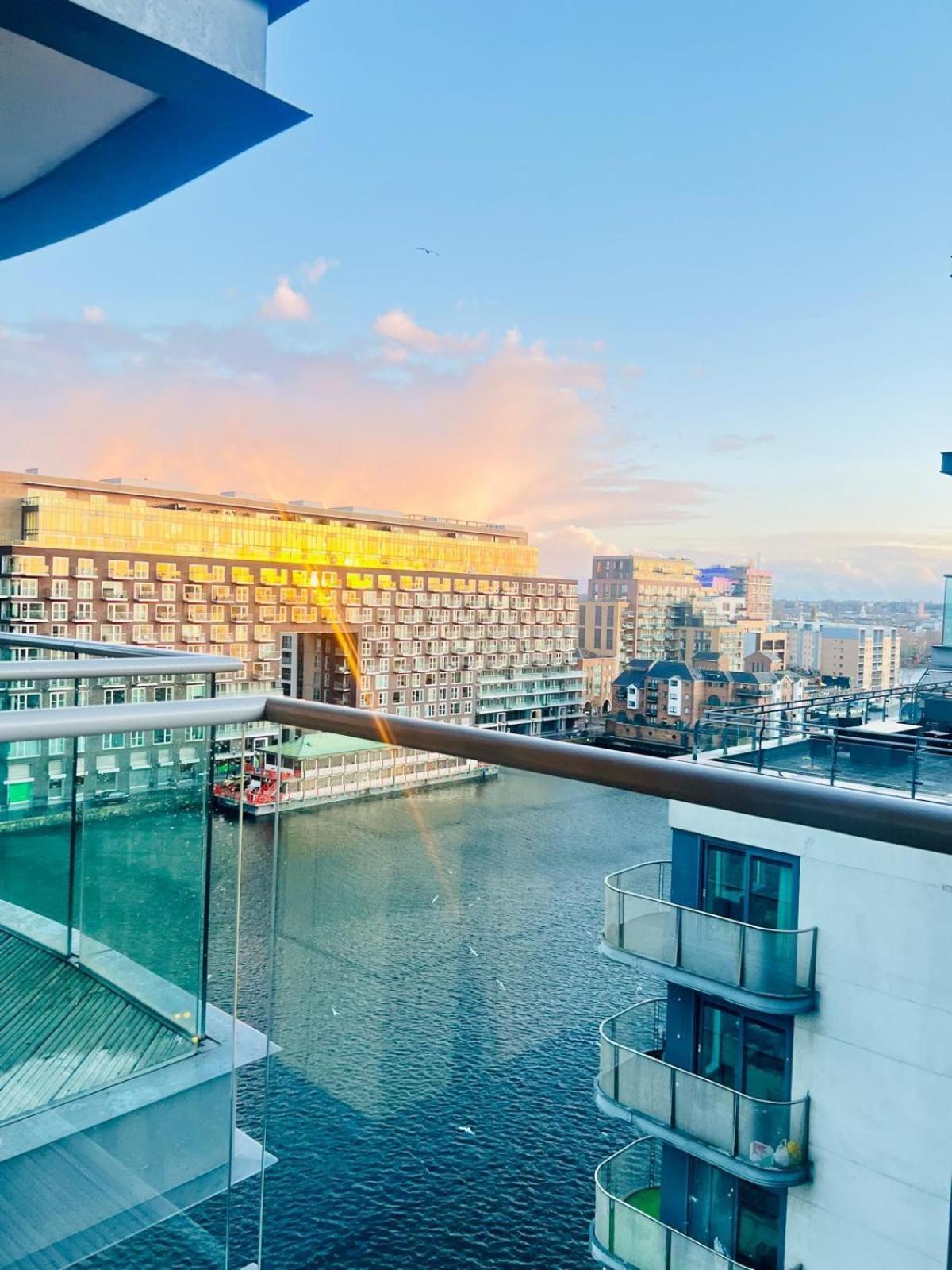 Luxurious With River Views In Canary Wharf Apartment