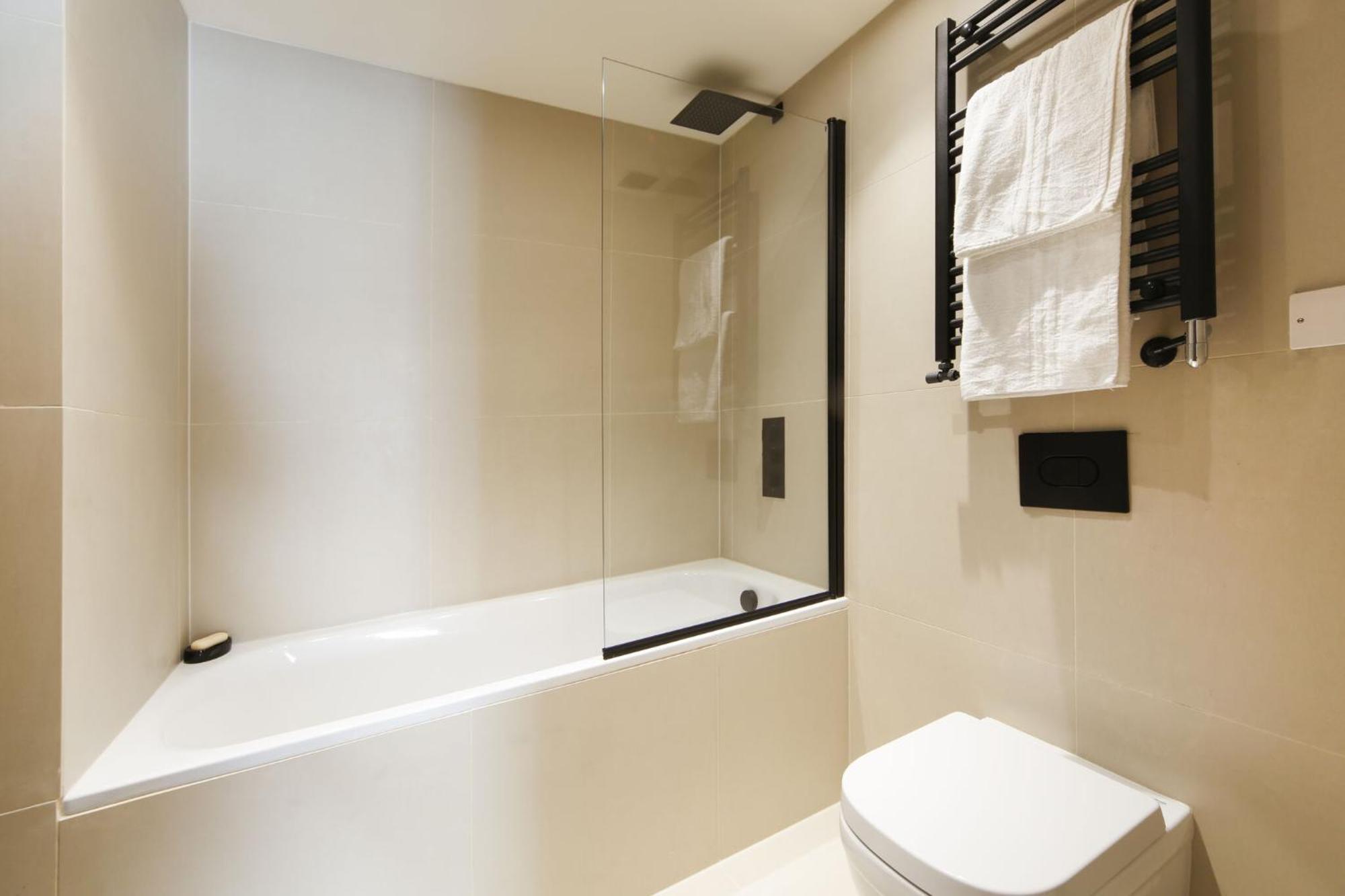 Modern Kensington Flat 3 Bedrooms And 3 Bathrooms London