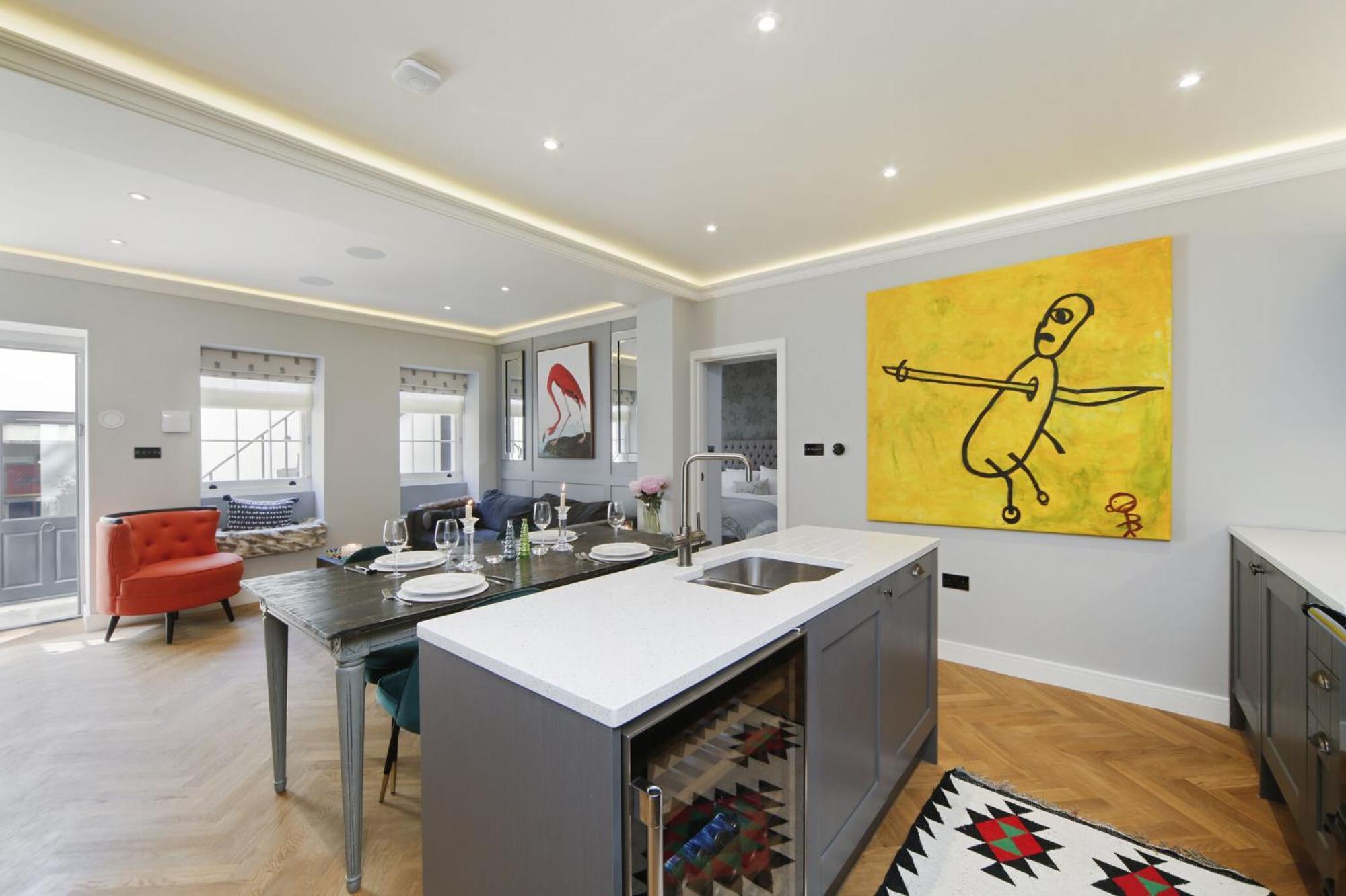 Modern Kensington Flat 3 Bedrooms And 3 Bathrooms Apartment