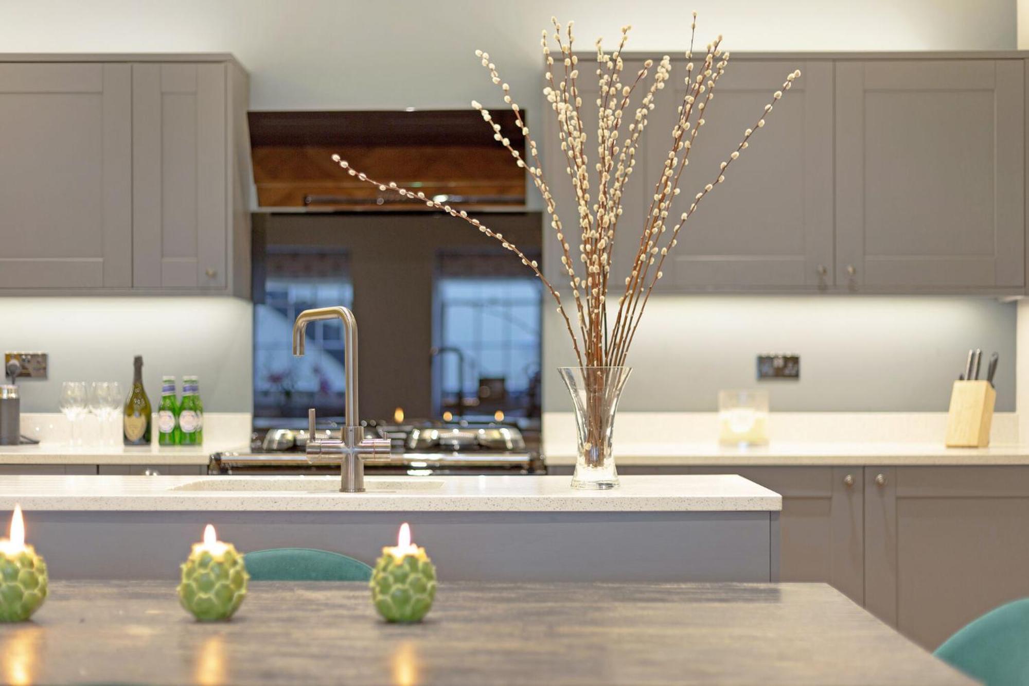 Modern Kensington Flat 3 Bedrooms And 3 Bathrooms London