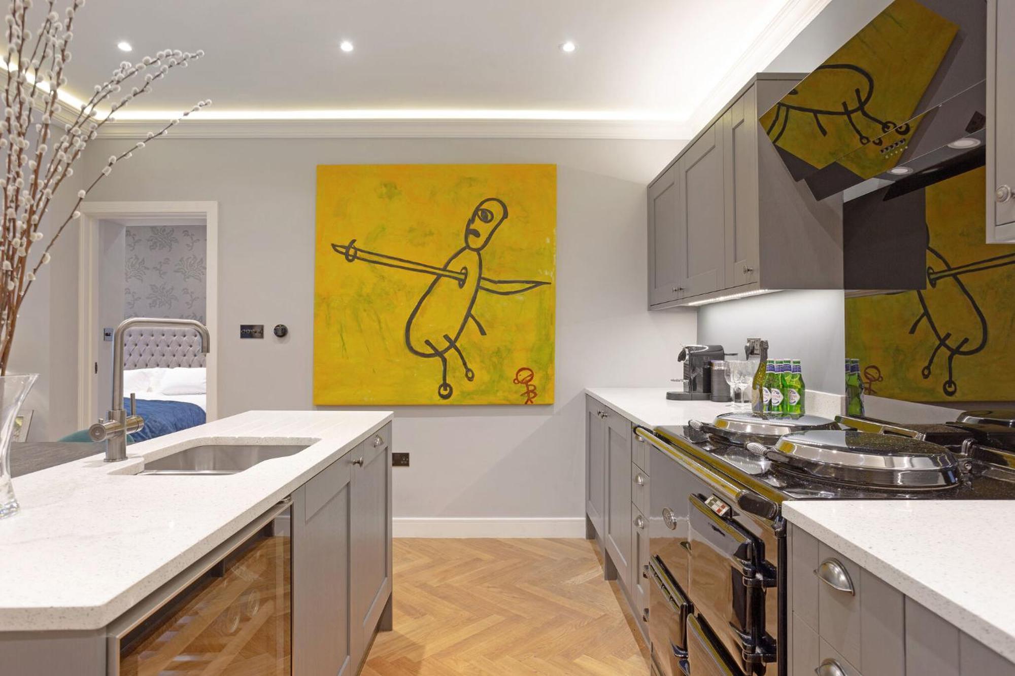 Modern Kensington Flat 3 Bedrooms And 3 Bathrooms *