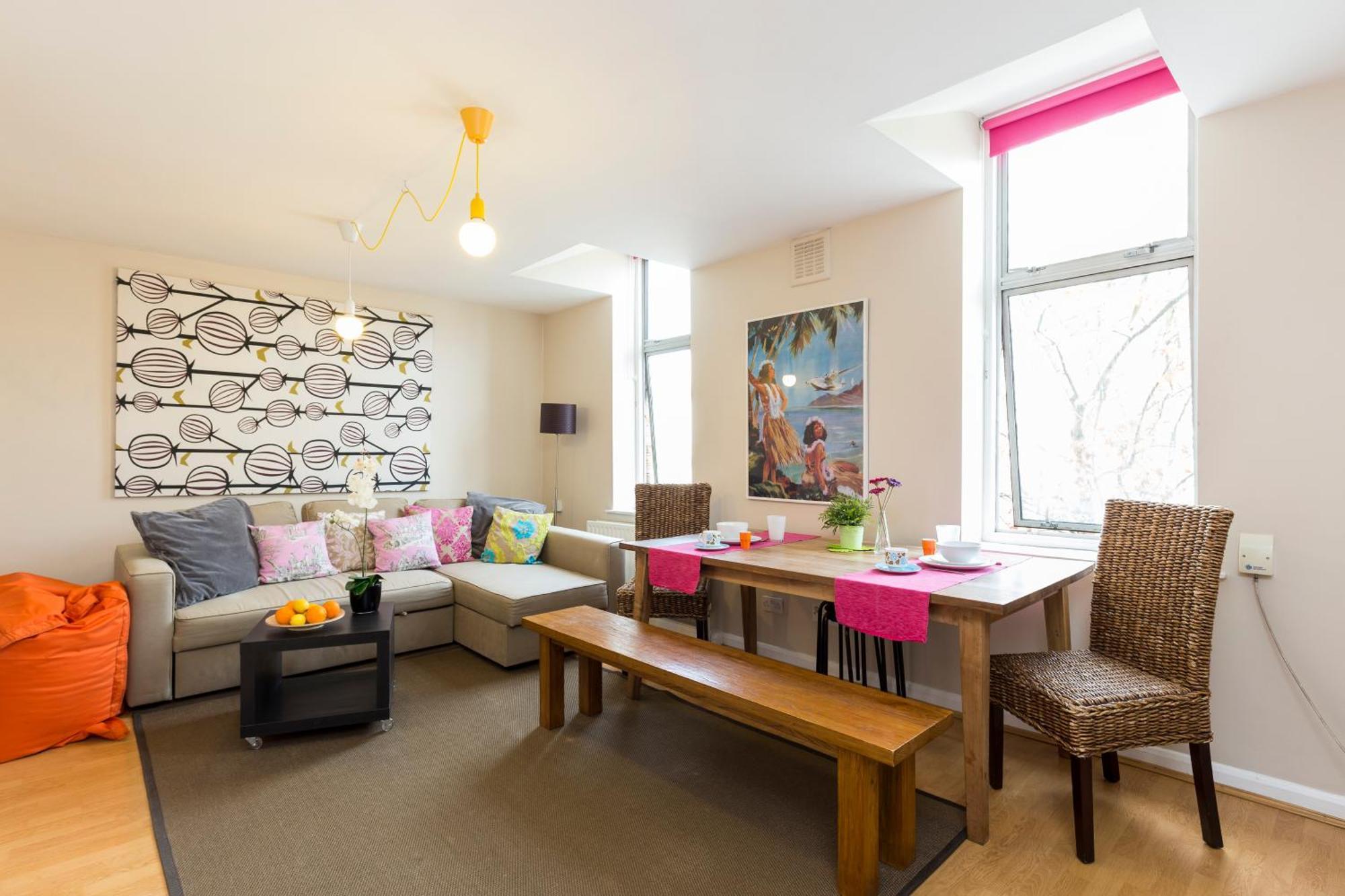 Unrivaled Elegance In 3 Bedroom Covent Garden Apartment *