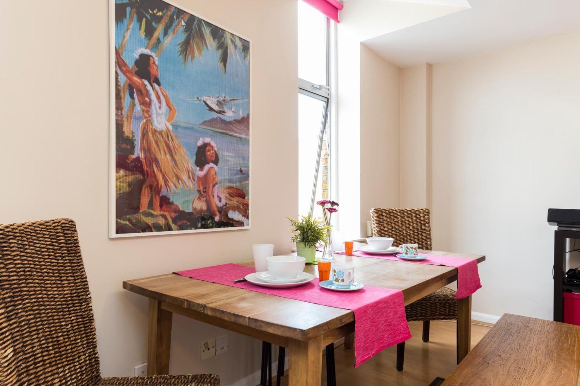 Unrivaled Elegance In 3 Bedroom Covent Garden Apartment *
