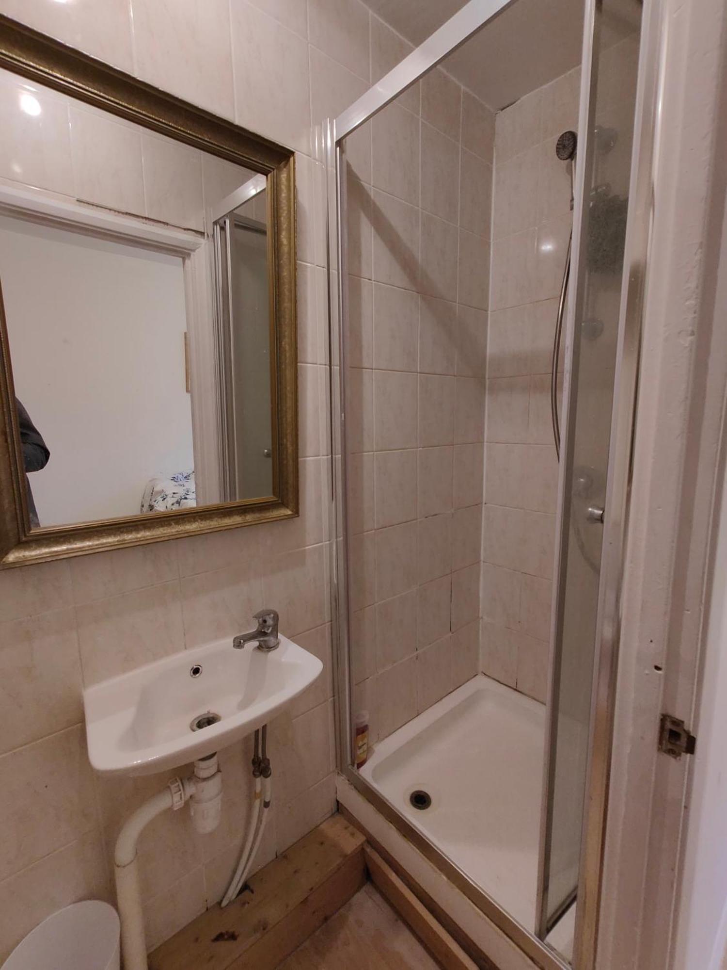 Spacious 4 Beds - Private Bathrooms In Canary Wharf Guest house London