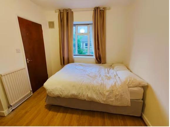 Spacious 4 Beds - Private Bathrooms In Canary Wharf