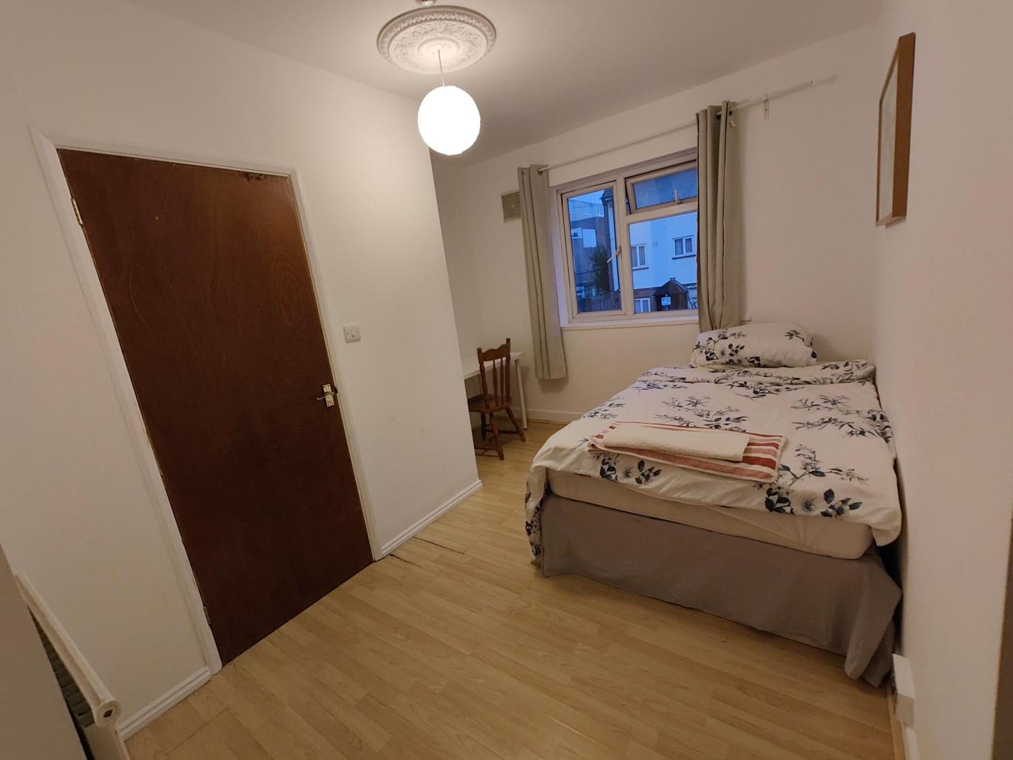 Spacious 4 Beds - Private Bathrooms In Canary Wharf Guest house