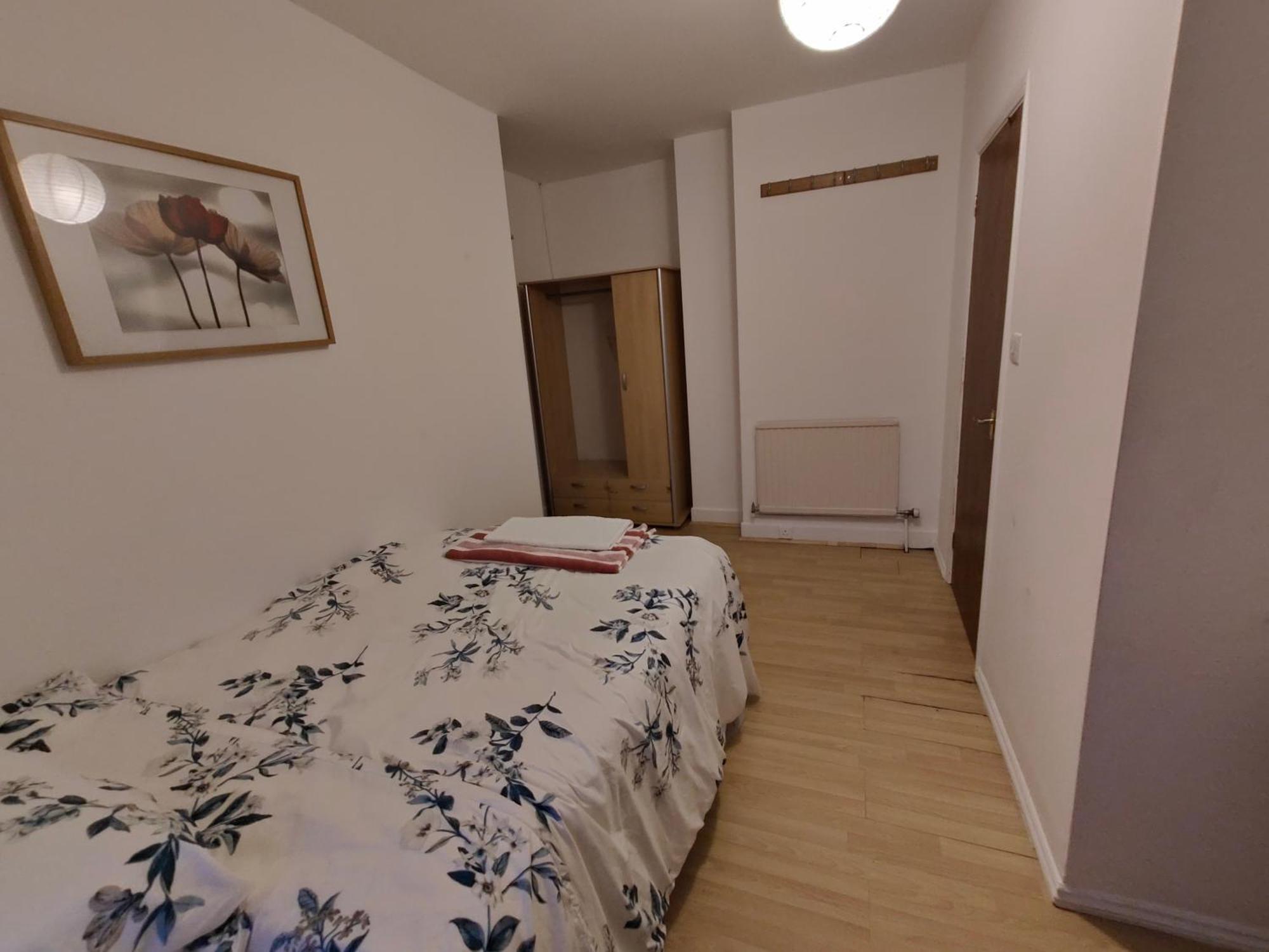 Spacious 4 Beds - Private Bathrooms In Canary Wharf *