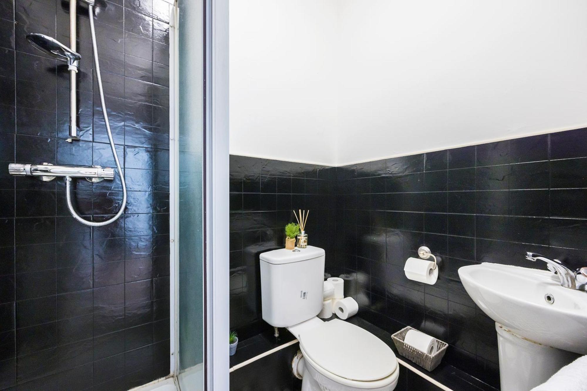 Victoria Hub Guest house *