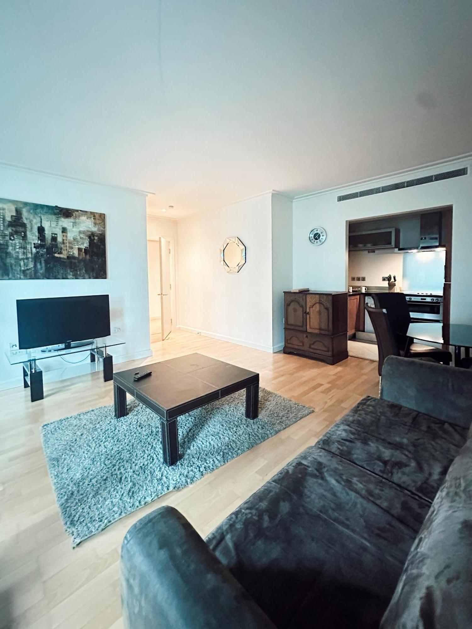 Modern 2bed-2bath Apartment *