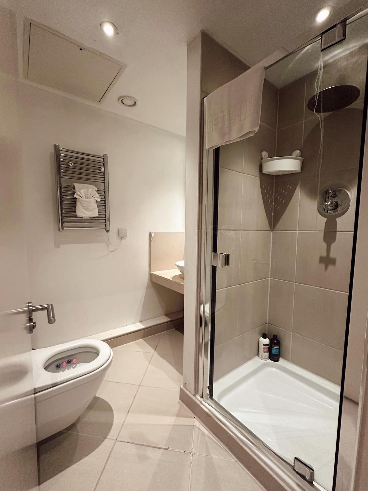 Modern 2bed-2bath Apartment London
